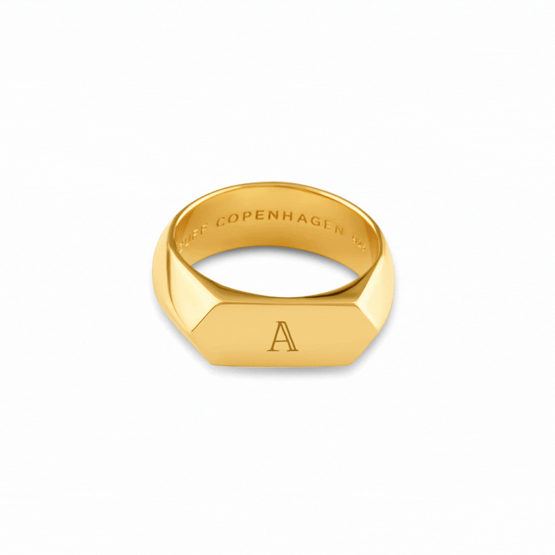 Billie Signet Ring Gold